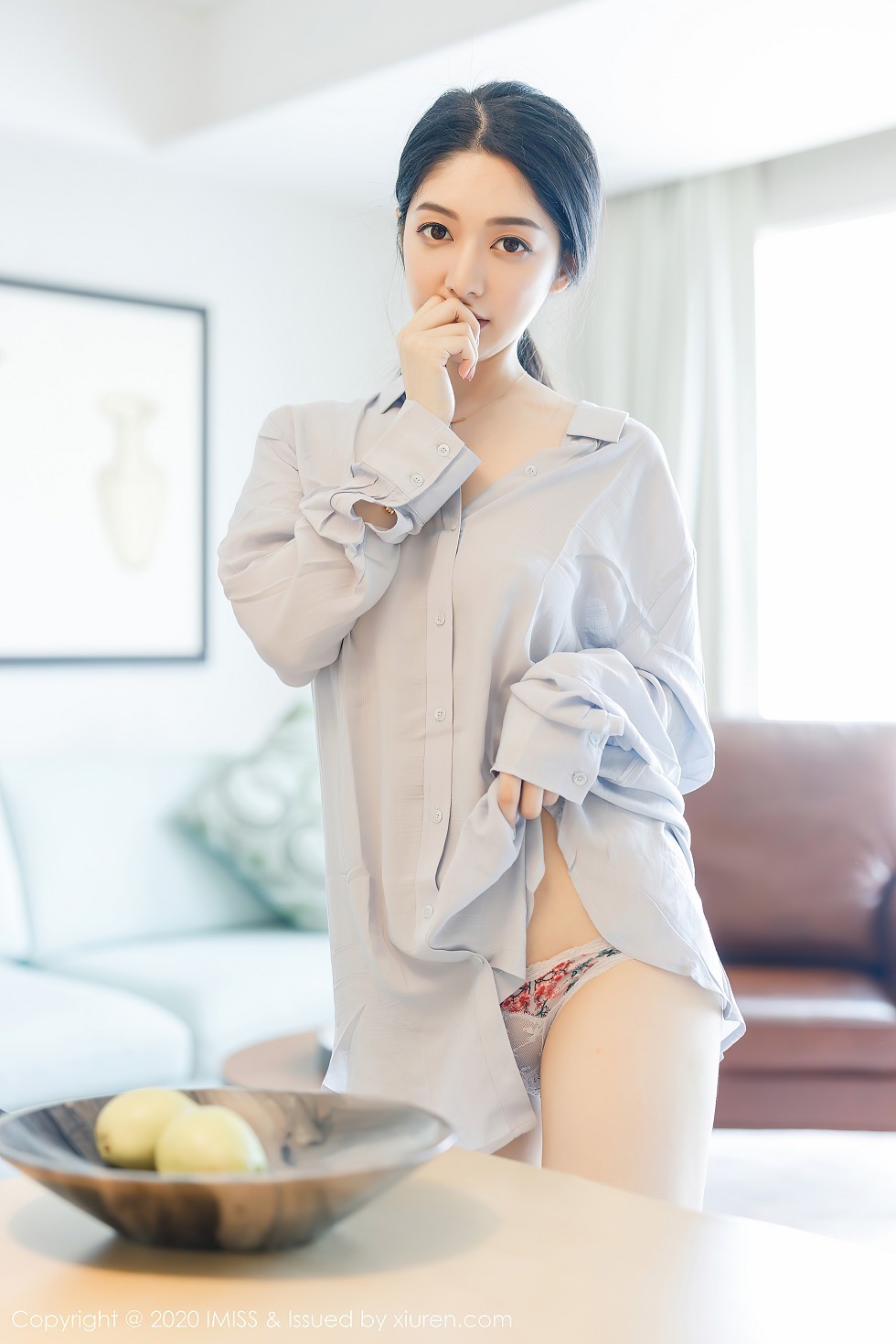 [IMISS爱蜜社]Vol.499_女神Angela小热巴女友视觉主题性感衬衣秀白嫩美腿诱惑写真52P
