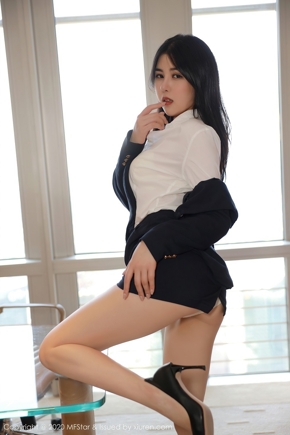 [MFStar模范学院]Vol.385_嫩模韩静安经典职业秘书OL主题撩裙露性感翘臀诱惑写真61P