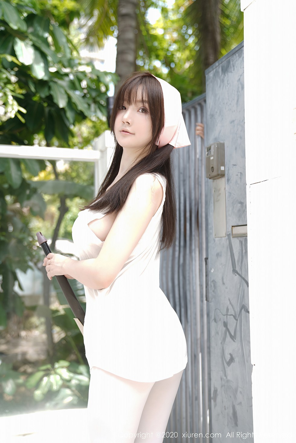 XiuRen第2557期_女神糯美子Mini性感家政女仆主题超薄无内白丝裤袜极致诱惑写真106P