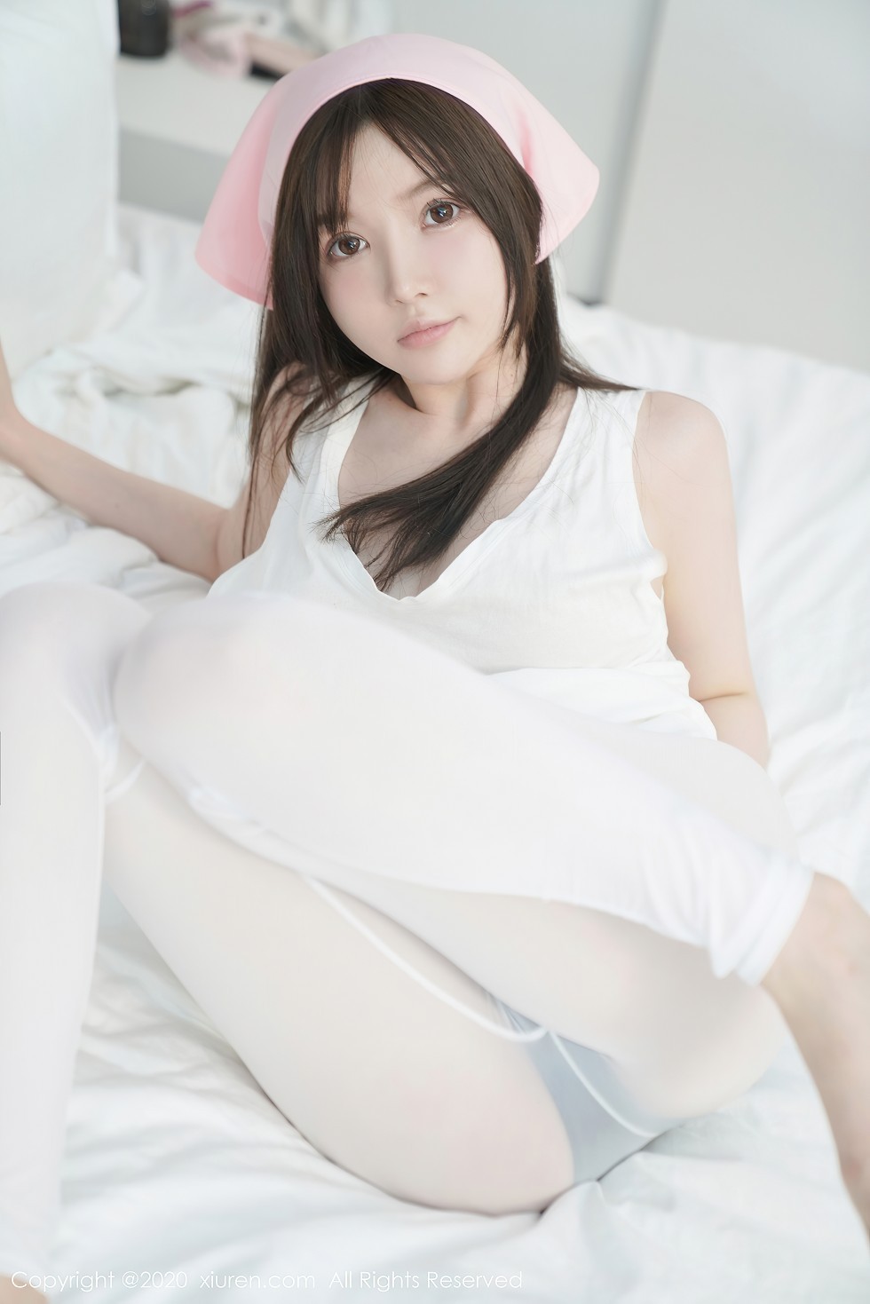 XiuRen第2557期_女神糯美子Mini性感家政女仆主题超薄无内白丝裤袜极致诱惑写真106P