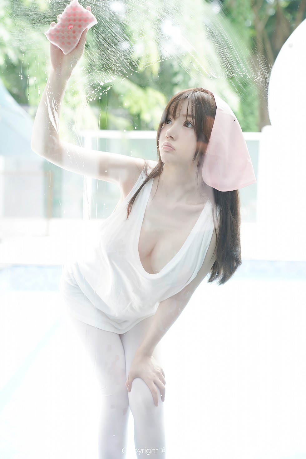 XiuRen第2557期_女神糯美子Mini性感家政女仆主题超薄无内白丝裤袜极致诱惑写真106P