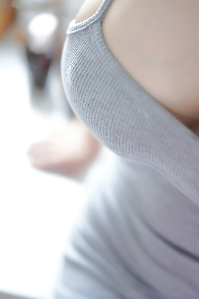 激萌女友周大萌白皙巨乳撑爆吊带裙(图19)