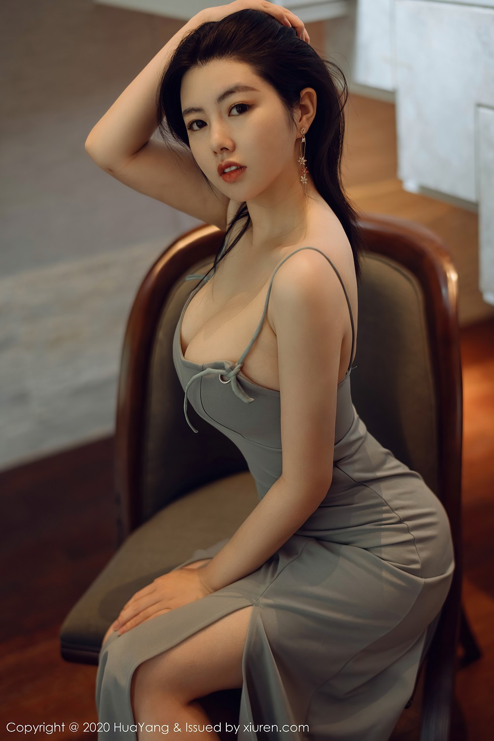[HuaYang花漾]Vol.290_女神娜露Selena西双版纳旅拍华丽吊裙秀丰乳肥臀诱惑写真55P