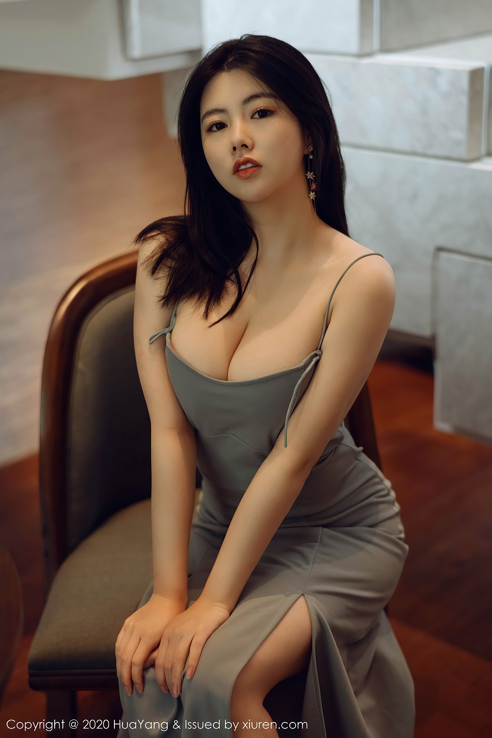 [HuaYang花漾]Vol.290_女神娜露Selena西双版纳旅拍华丽吊裙秀丰乳肥臀诱惑写真55P
