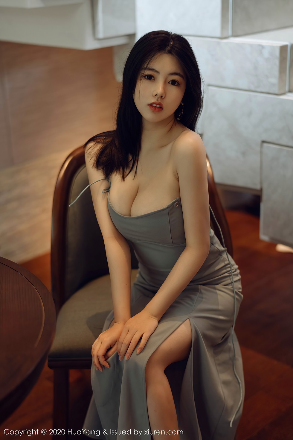 [HuaYang花漾]Vol.290_女神娜露Selena西双版纳旅拍华丽吊裙秀丰乳肥臀诱惑写真55P