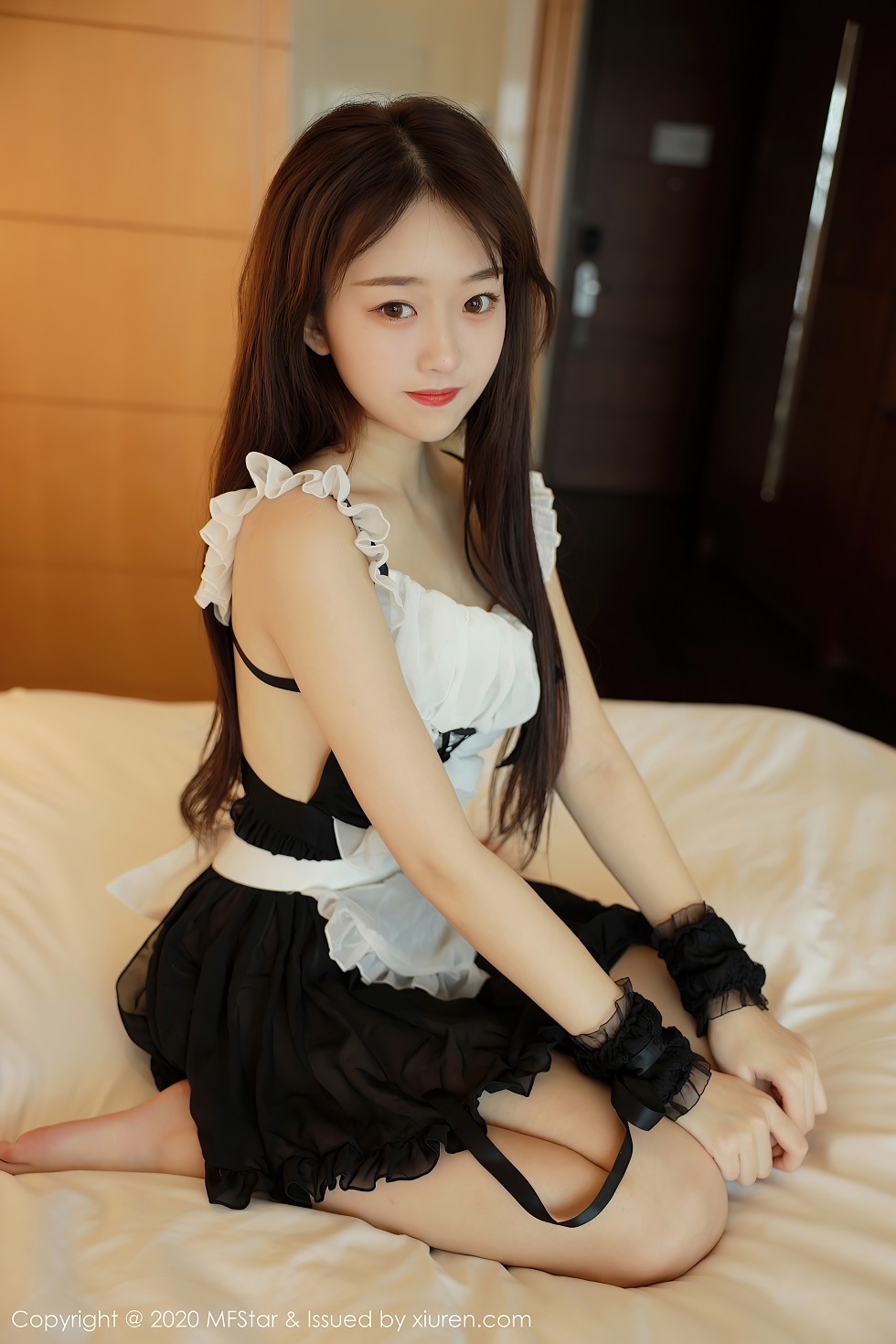 [MFStar模范学院]Vol.387_新人嫩模小奶瓶呜鸣私房真空女仆装半撩露翘臀诱惑写真66P