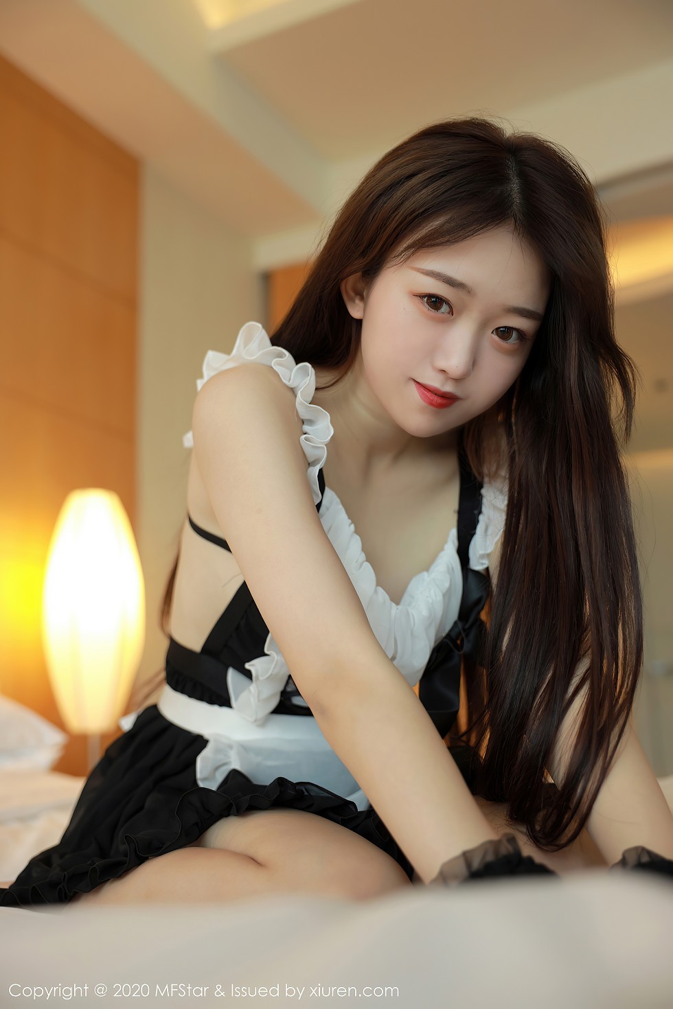 [MFStar模范学院]Vol.387_新人嫩模小奶瓶呜鸣私房真空女仆装半撩露翘臀诱惑写真66P