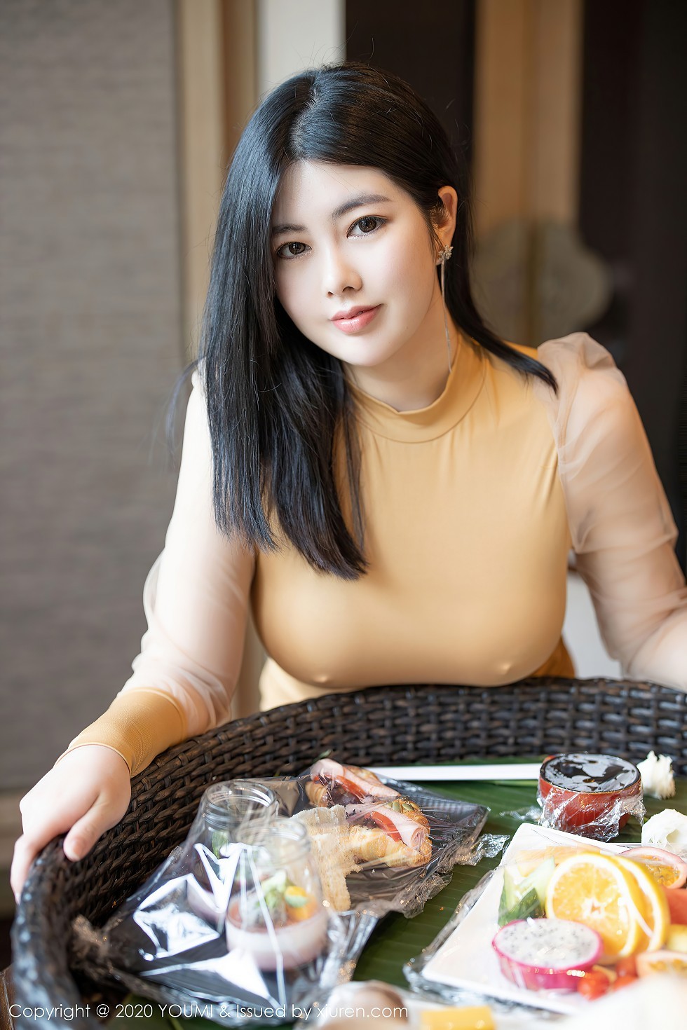 [YouMi尤蜜荟]Vol.528_女神娜露Selena西双版纳旅拍真空典雅礼裙秀豪乳激凸诱惑写真48P