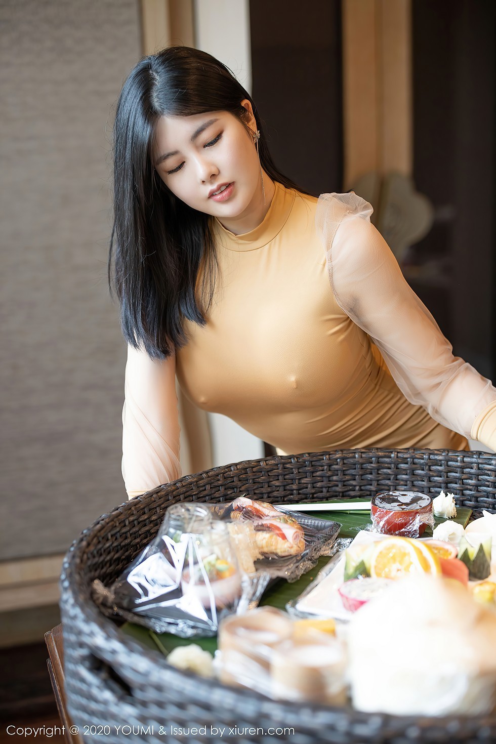 [YouMi尤蜜荟]Vol.528_女神娜露Selena西双版纳旅拍真空典雅礼裙秀豪乳激凸诱惑写真48P