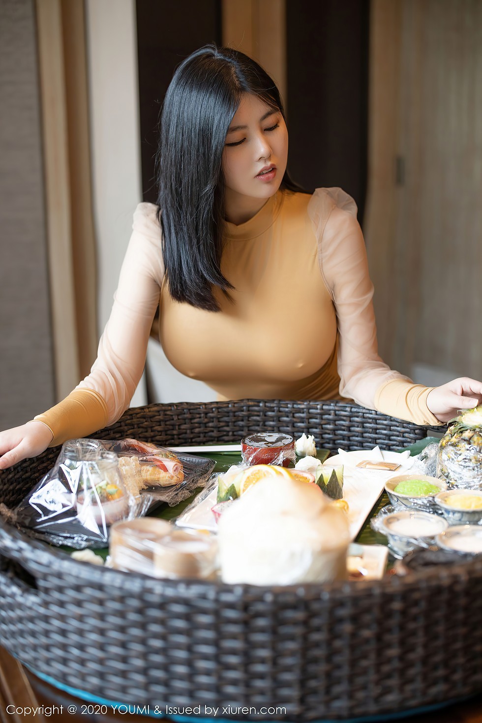 [YouMi尤蜜荟]Vol.528_女神娜露Selena西双版纳旅拍真空典雅礼裙秀豪乳激凸诱惑写真48P