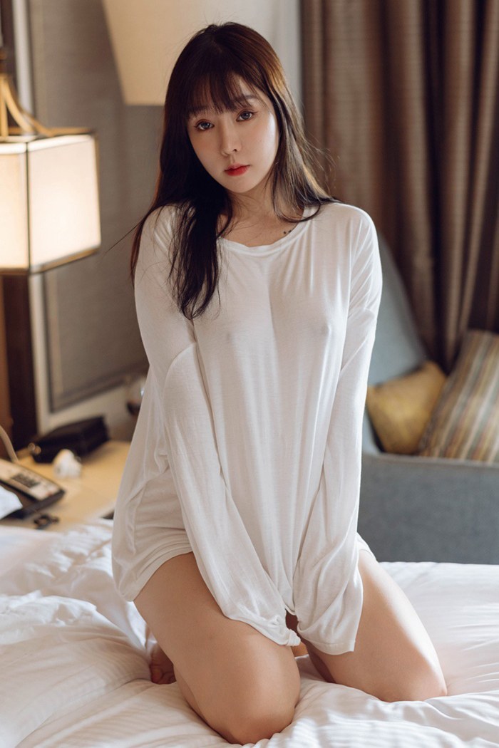 完美女人王雨纯豪乳深沟若隐若现(图1)
