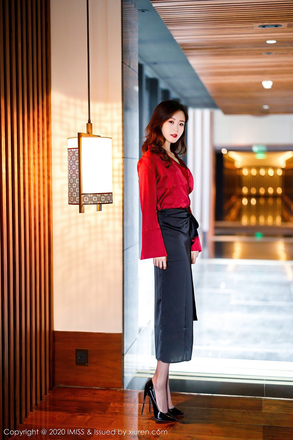 [IMISS爱蜜社]Vol.502_嫩模杨紫嫣Cynthia心愿旅拍红色典雅礼裙配黑丝裤袜诱惑写真55P