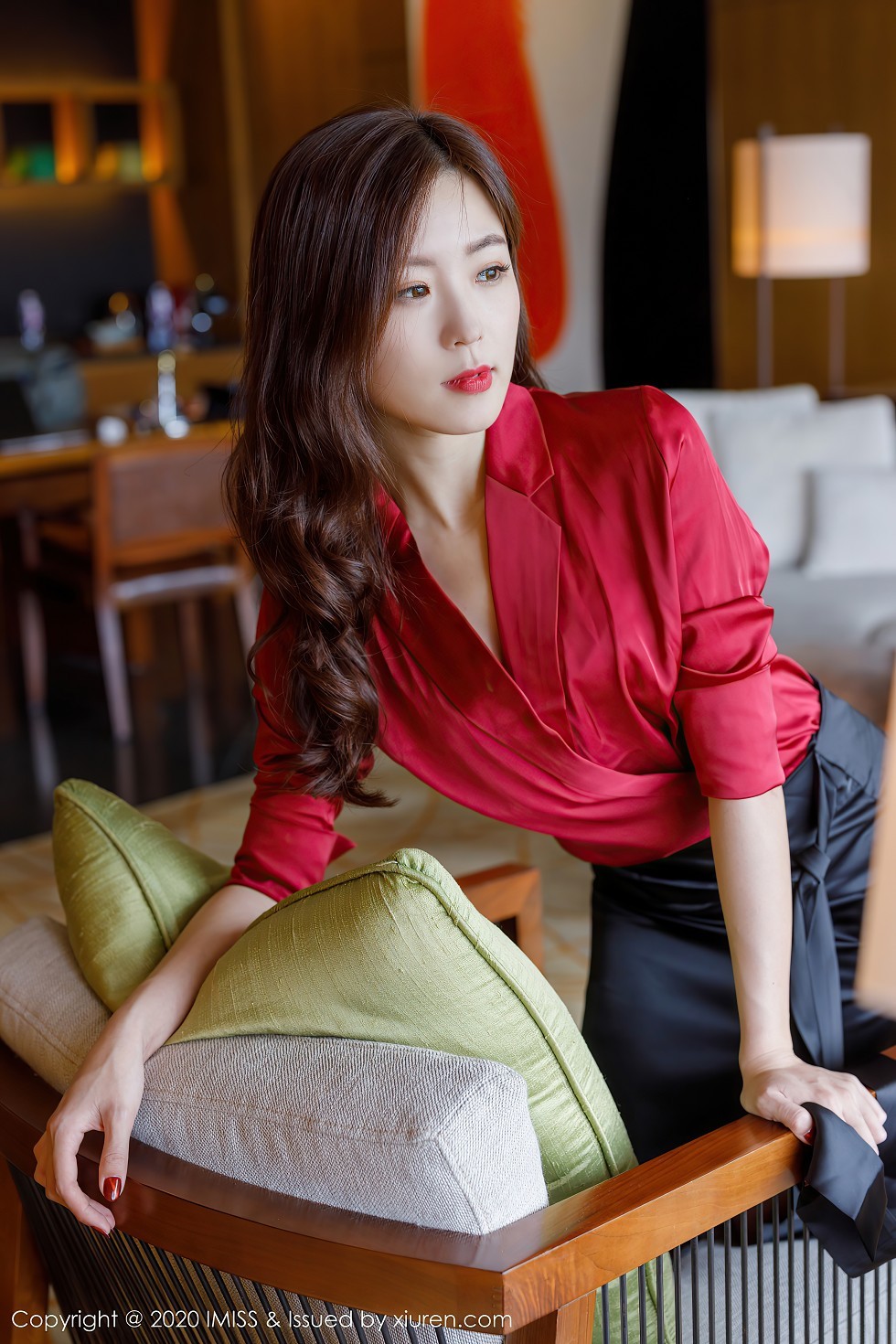 [IMISS爱蜜社]Vol.502_嫩模杨紫嫣Cynthia心愿旅拍红色典雅礼裙配黑丝裤袜诱惑写真55P