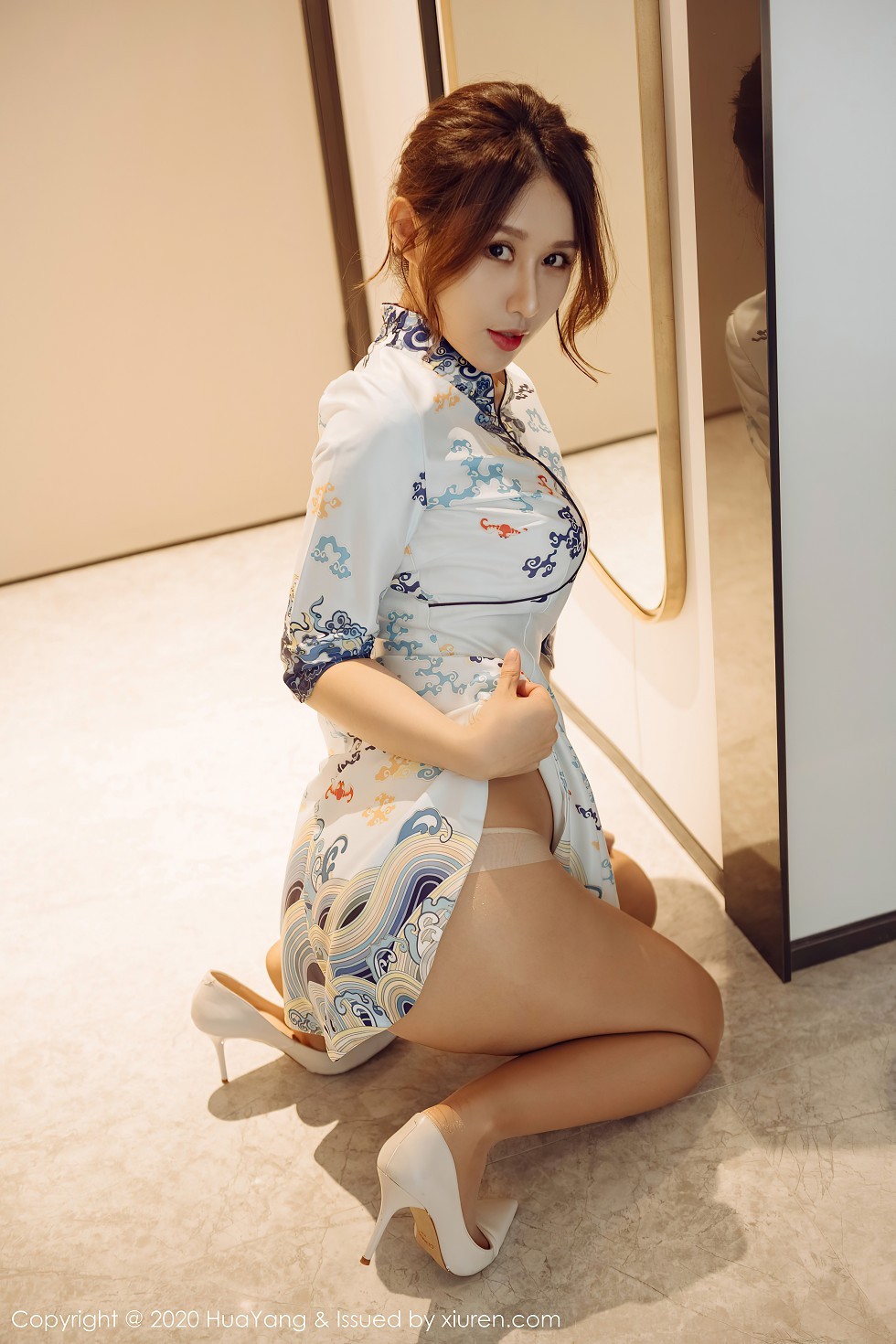 [HuaYang花漾]Vol.293_嫩模徐安安私房古韵旗袍半撩露超薄肉丝裤袜秀翘臀诱惑写真77P
