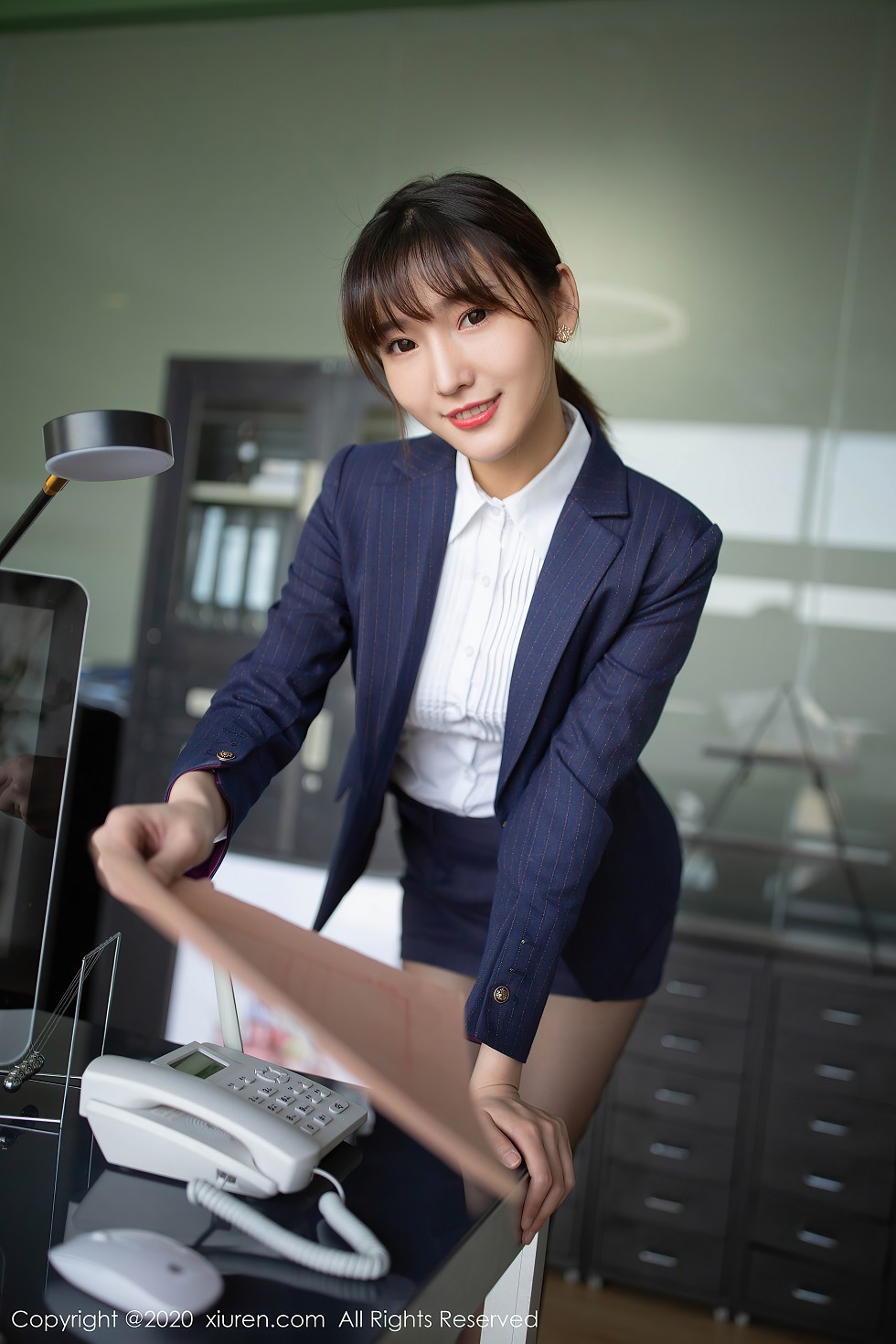 XiuRen第2577期_嫩模陆萱萱职场boss办公室主题开档黑丝裤袜秀翘臀惹火诱惑写真76P