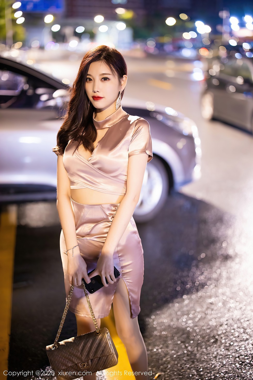 XiuRen第2587期_女神杨晨晨sugar香槟色吊裙半撩露超薄肉丝裤袜秀翘臀诱惑写真88P