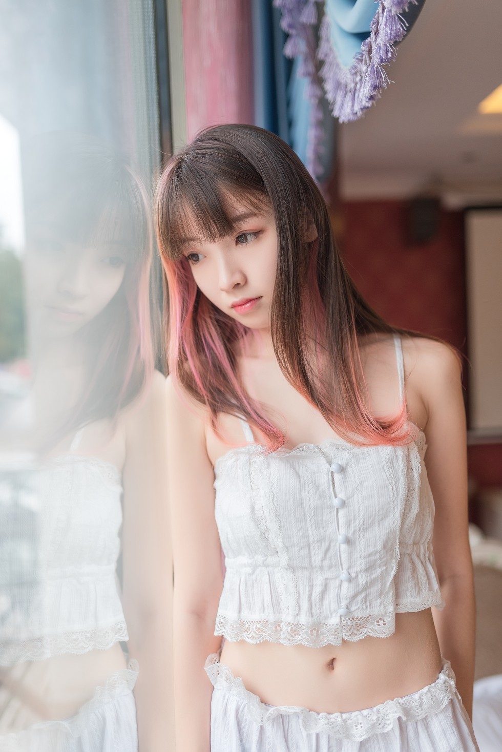 [喵糖映画]Vol.249_白色蕾花睡衣美女私房床上性感白丝袜秀美腿迷人写真49P