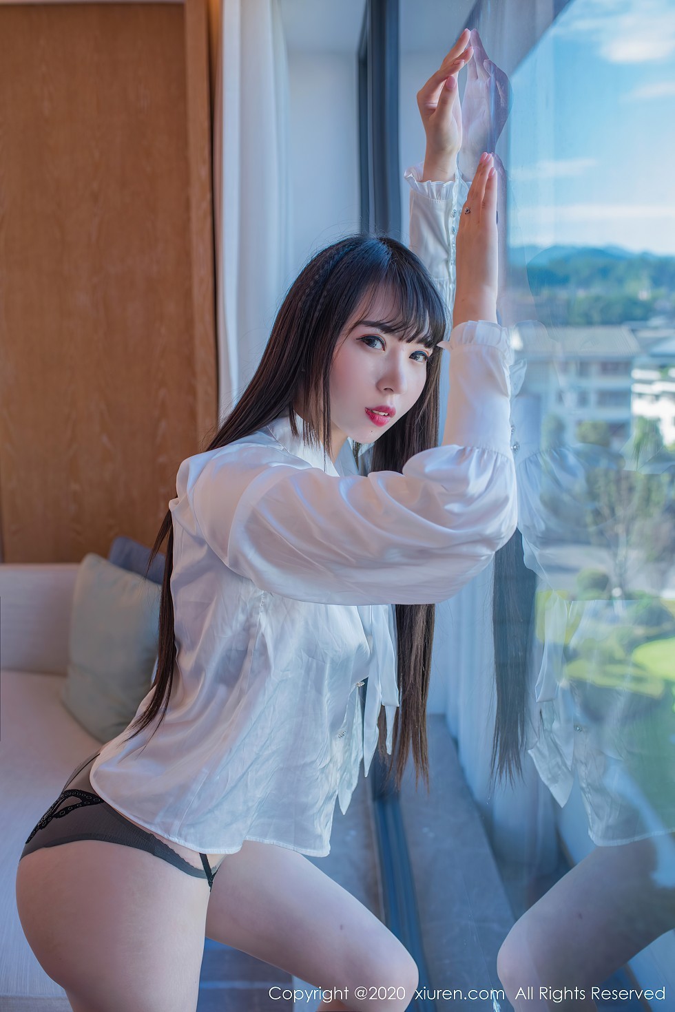 XiuRen第2590期_日系良人小波多成都旅拍私房脱粉色短裙露黑色蕾丝内裤诱惑写真61P