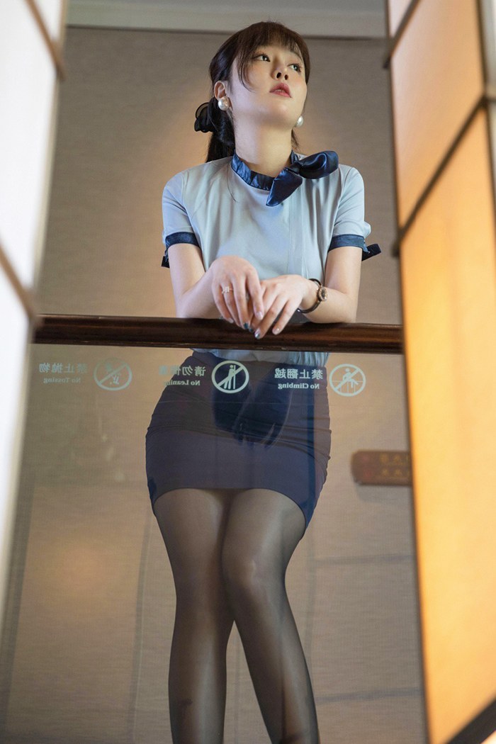 美女管家王雨纯黑丝短裙惨遭调教(图30)