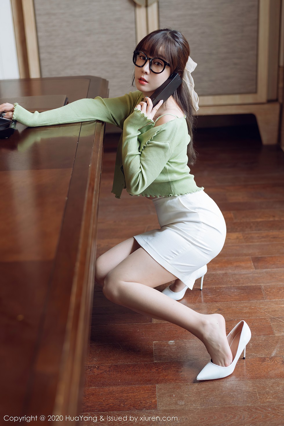 [HuaYang花漾]Vol.298_女神王雨纯西双版纳旅拍性感职场制服系列完美诱惑写真80P