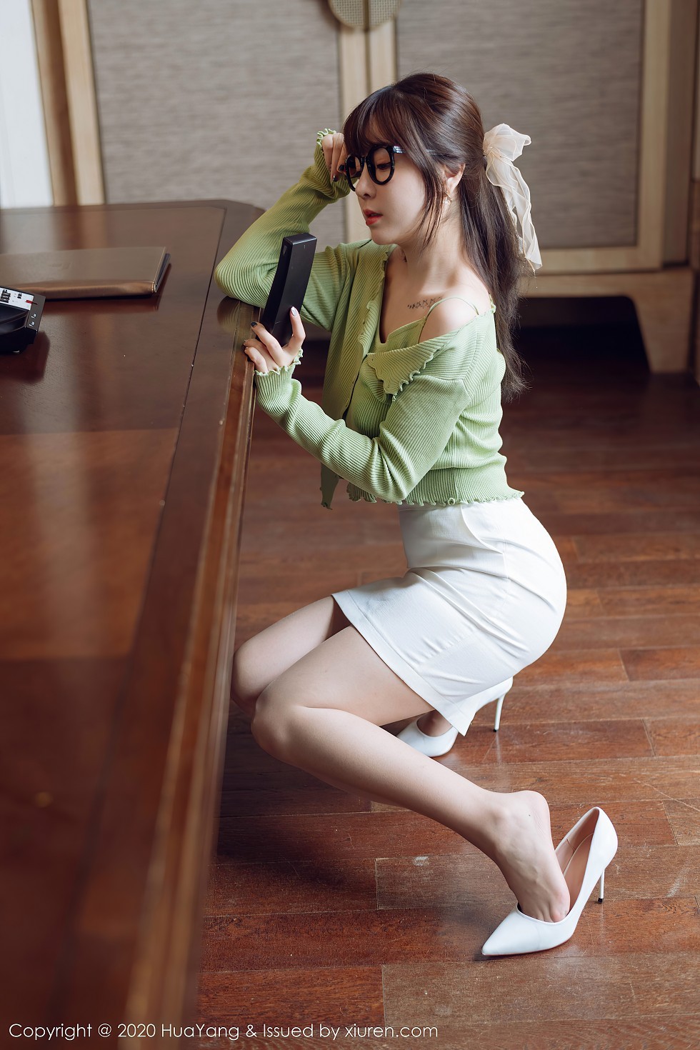 [HuaYang花漾]Vol.298_女神王雨纯西双版纳旅拍性感职场制服系列完美诱惑写真80P