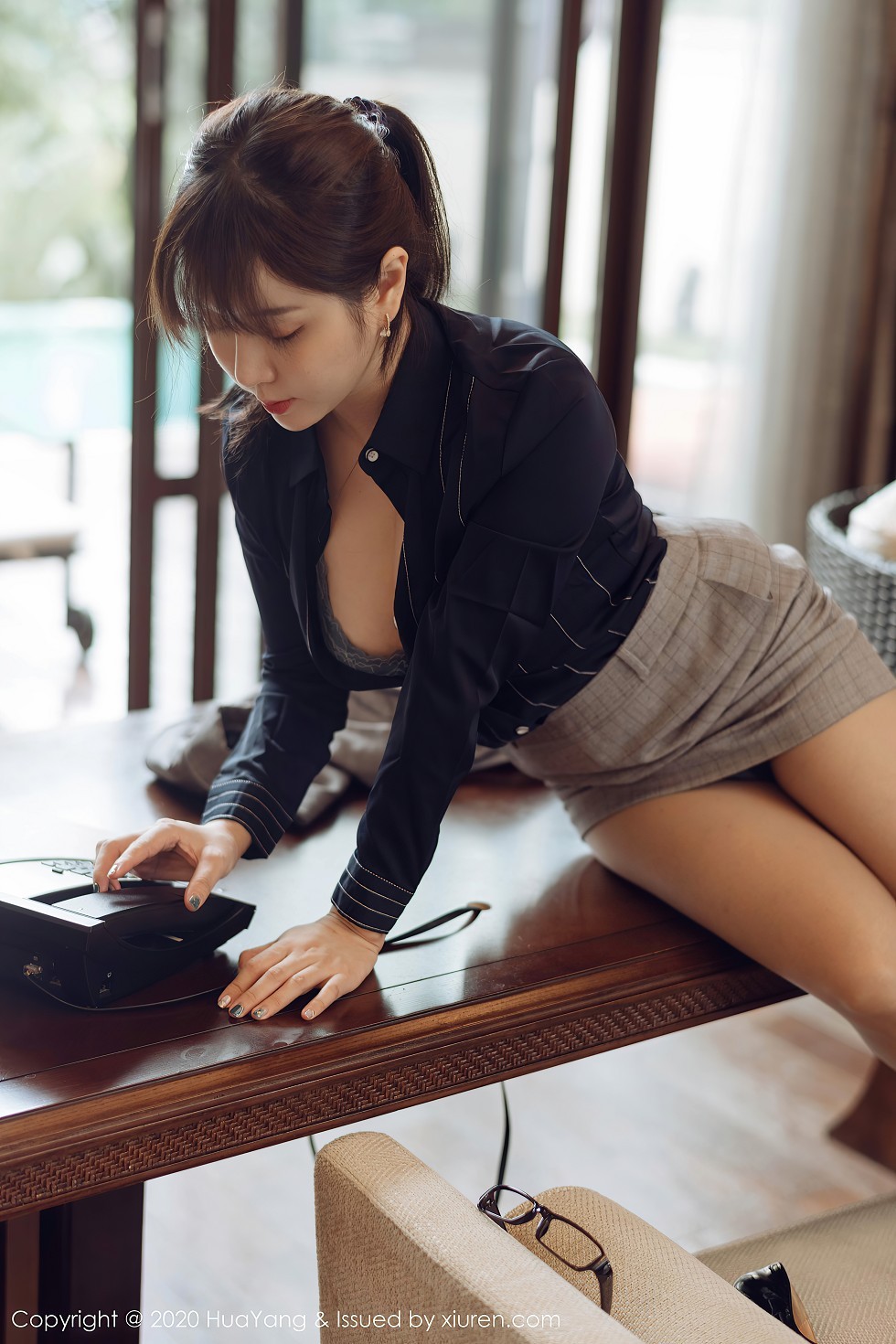 [HuaYang花漾]Vol.298_女神王雨纯西双版纳旅拍性感职场制服系列完美诱惑写真80P