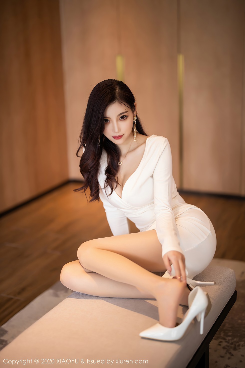 [XiaoYu画语界]Vol.377_女神杨晨晨sugar阳朔旅拍典雅白色礼裙配肉丝裤袜魅惑写真76P