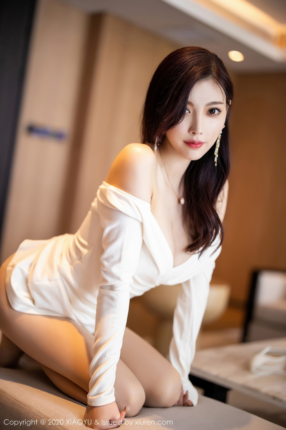 [XiaoYu画语界]Vol.377_女神杨晨晨sugar阳朔旅拍典雅白色礼裙配肉丝裤袜魅惑写真76P
