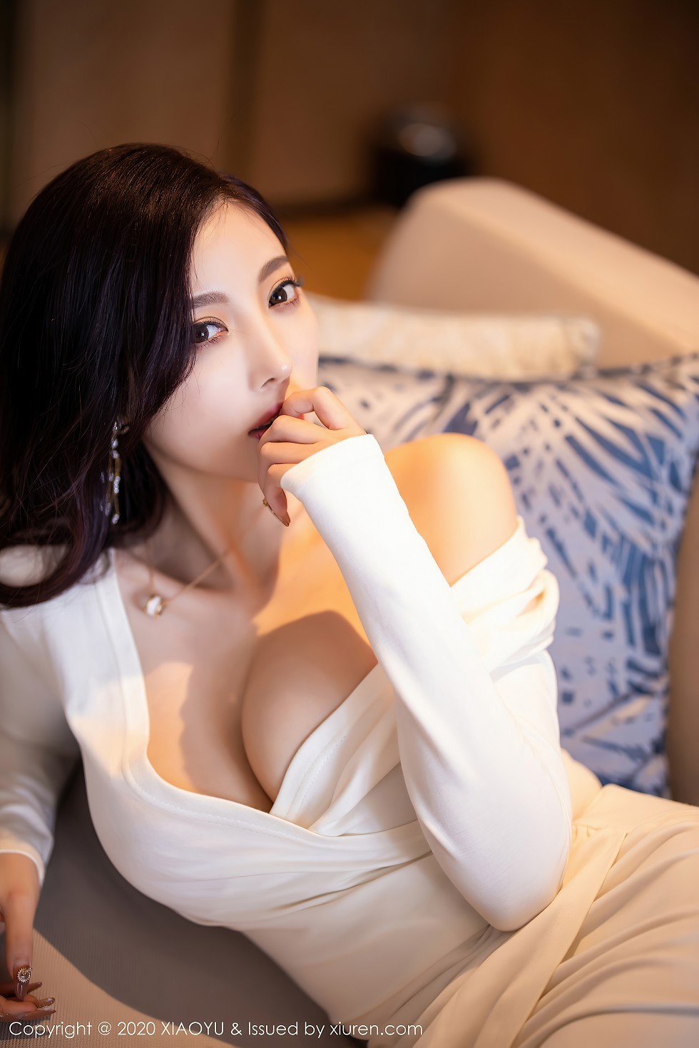 [XiaoYu画语界]Vol.377_女神杨晨晨sugar阳朔旅拍典雅白色礼裙配肉丝裤袜魅惑写真76P