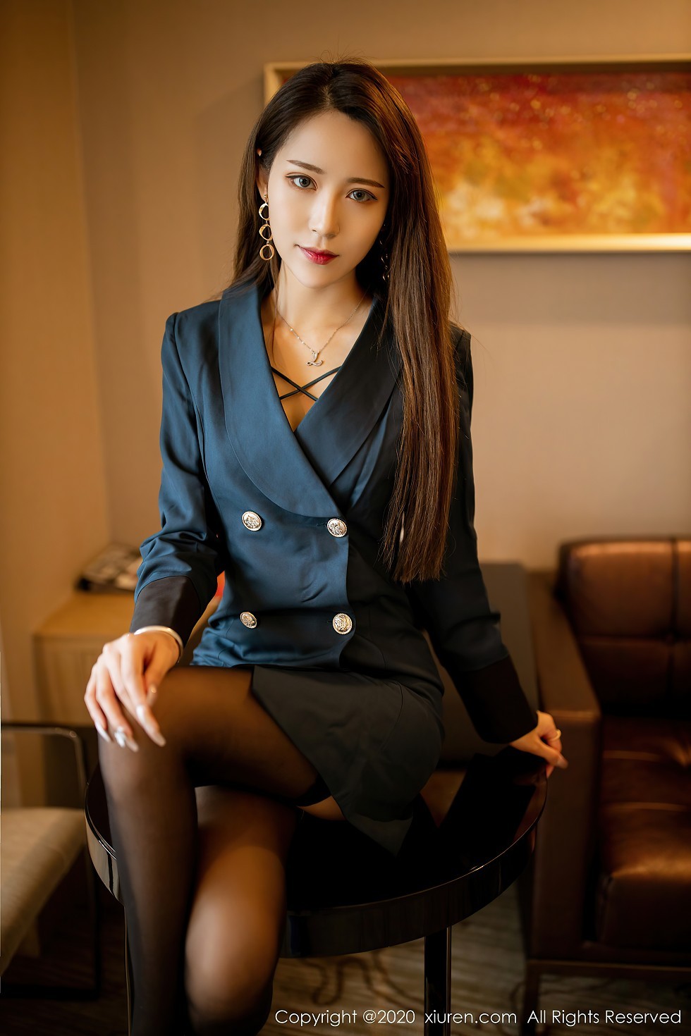 XiuRen第2606期_丽质模特周慕汐baby私房脱大衣露性感内衣黑色蕾丝袜诱惑写真53P
