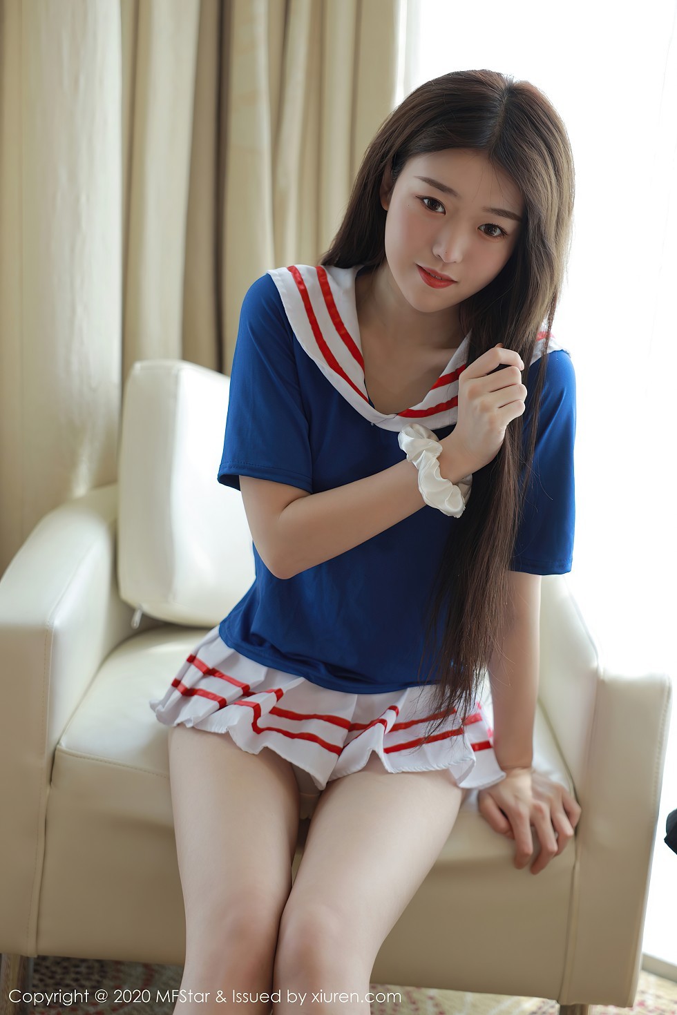 [MFStar模范学院]Vol.395_嫩模小奶瓶呜鸣私房水手服性感百褶裙秀翘臀美腿诱惑写真60P