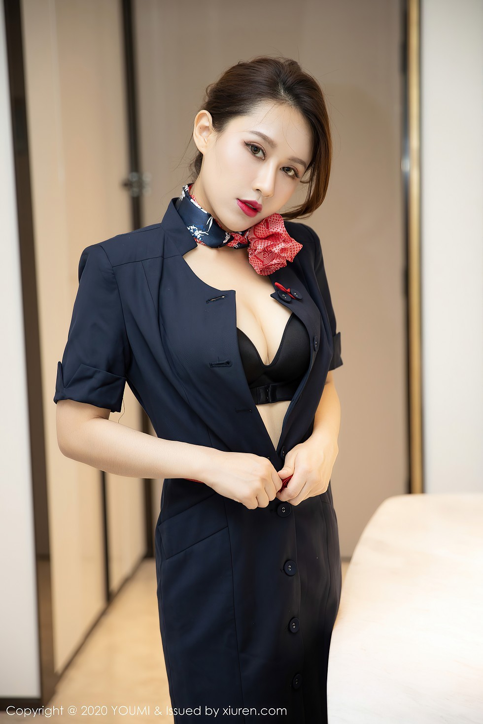 [YouMi尤蜜荟]Vol.536_嫩模徐安安私房空乘制服配无内黑丝裤袜情趣捆绑诱惑写真56P