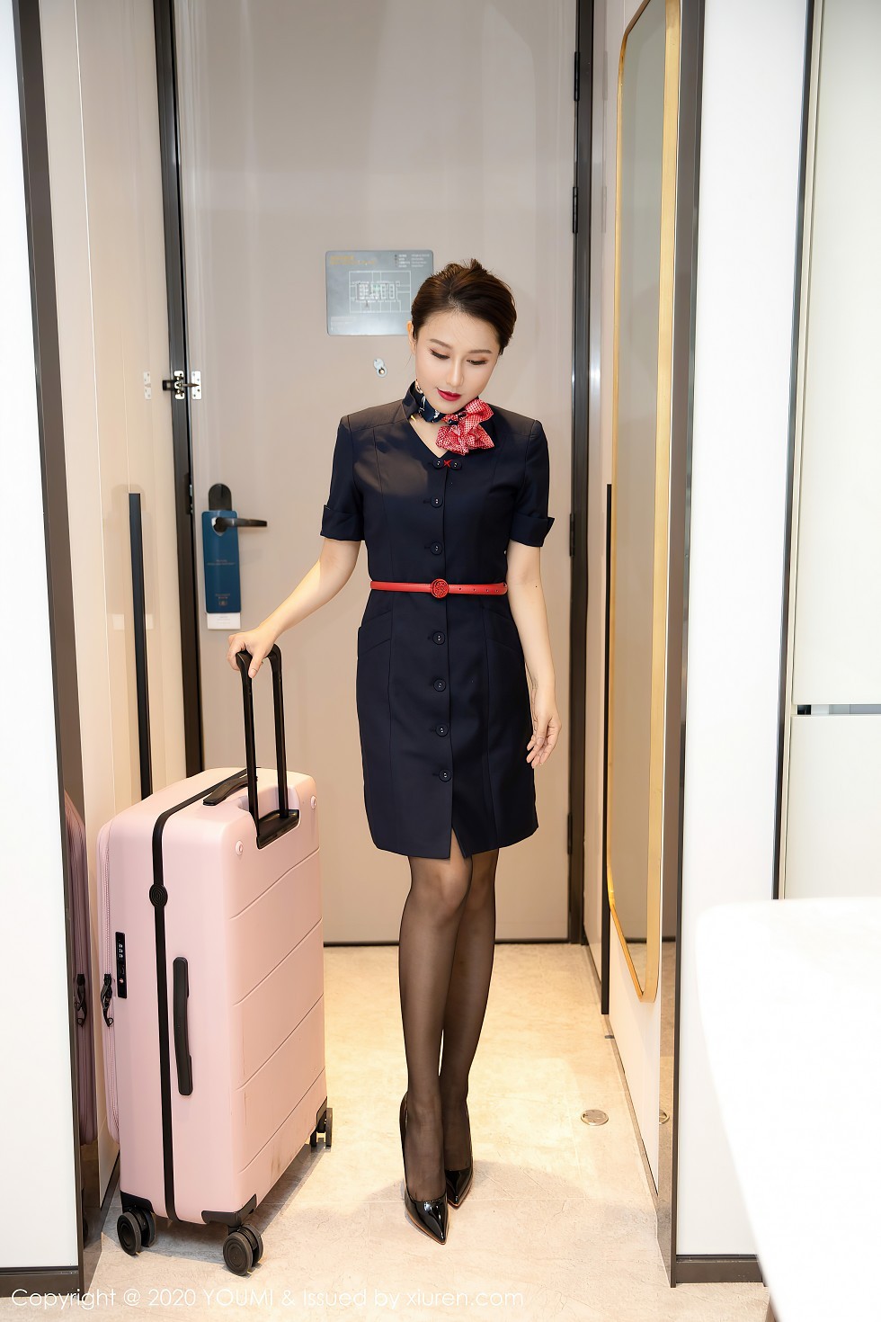 [YouMi尤蜜荟]Vol.536_嫩模徐安安私房空乘制服配无内黑丝裤袜情趣捆绑诱惑写真56P
