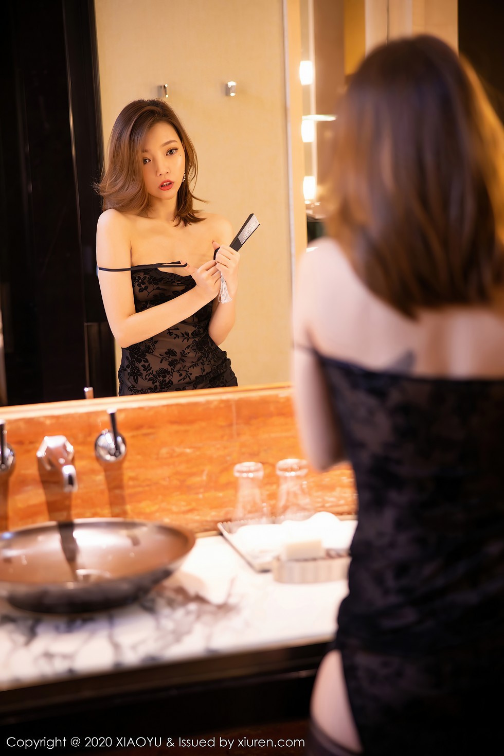 [XiaoYu画语界]Vol.380_女神冯木木LRIS私房典雅镂空吊裙配黑丝袜秀翘臀诱惑写真75P