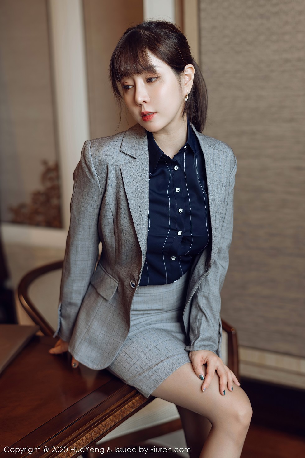 [HuaYang花漾]Vol.300_女神王雨纯西双版纳旅拍总裁vs土气职员第二部私房诱惑写真80P