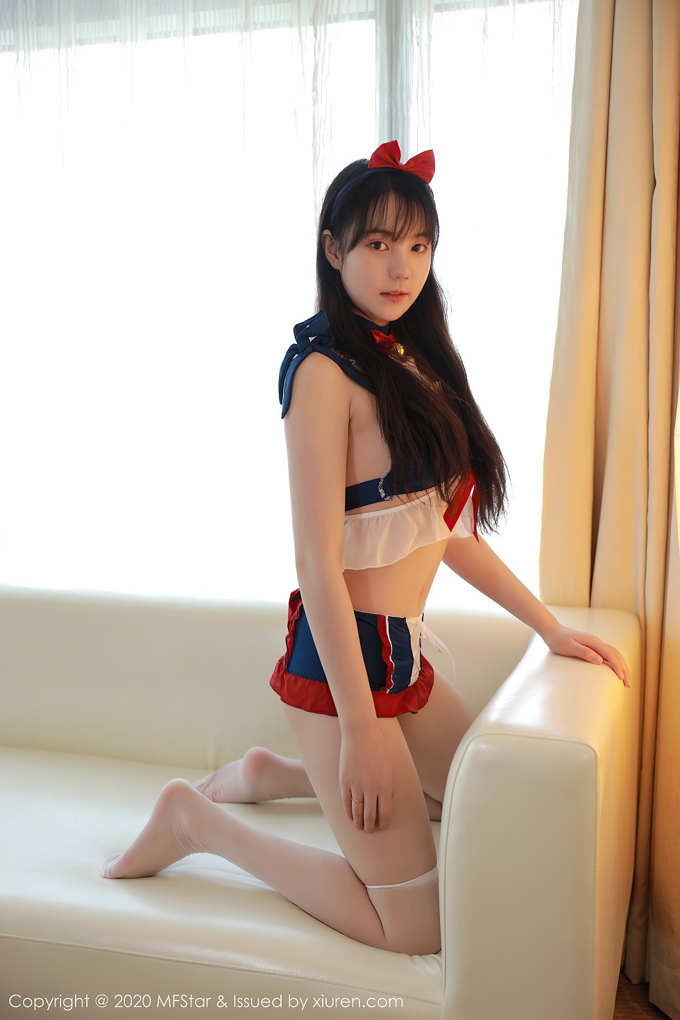 [MFStar模范学院]Vol.397_嫩模揉揉肉肉居家私房性感内衣半脱露豪乳翘臀诱惑写真36P