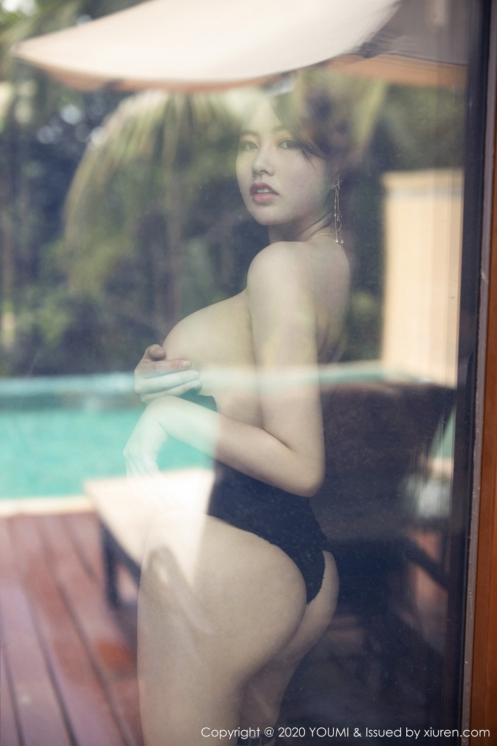 [YouMi尤蜜荟]Vol.539_女神娜露Selena西双版纳旅拍华丽超低礼裙半露豪乳撩人诱惑写真58P