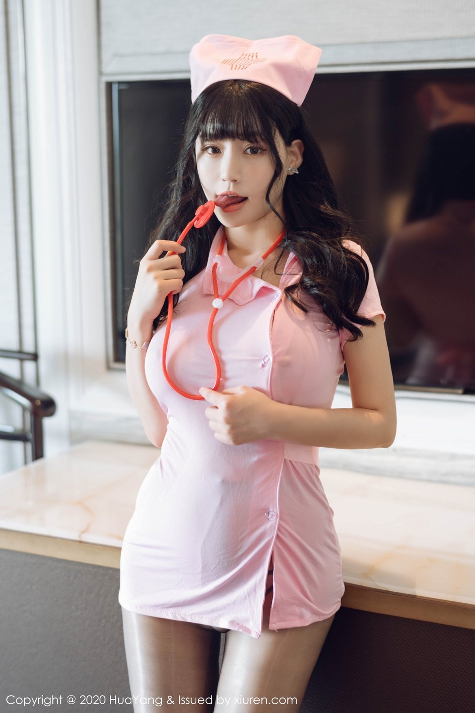 [HuaYang花漾]Vol.302_女神朱可儿Flower西双版纳旅拍粉色护士装秀火辣身材诱惑写真49P