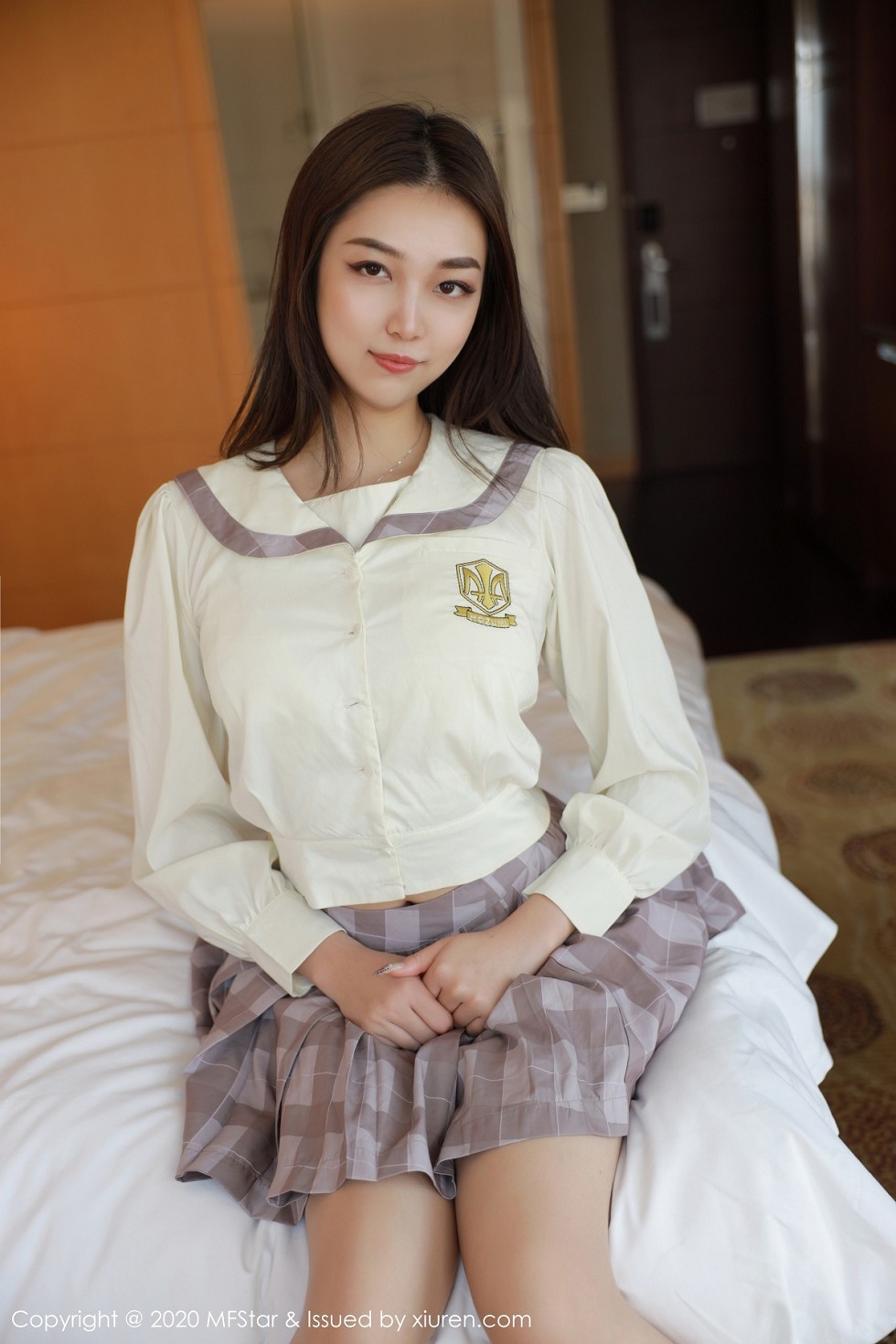 [MFStar模范学院]Vol.399_新人模特郑颖姗私房JK制服半脱露粉色蕾丝内裤诱惑写真42P