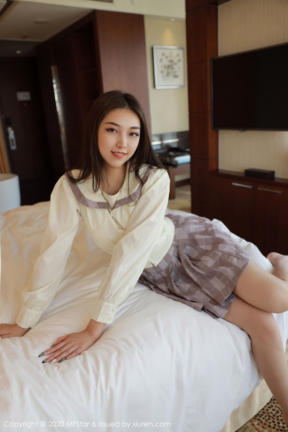 [MFStar模范学院]Vol.399_新人模特郑颖姗私房JK制服半脱露粉色蕾丝内裤诱惑写真42P