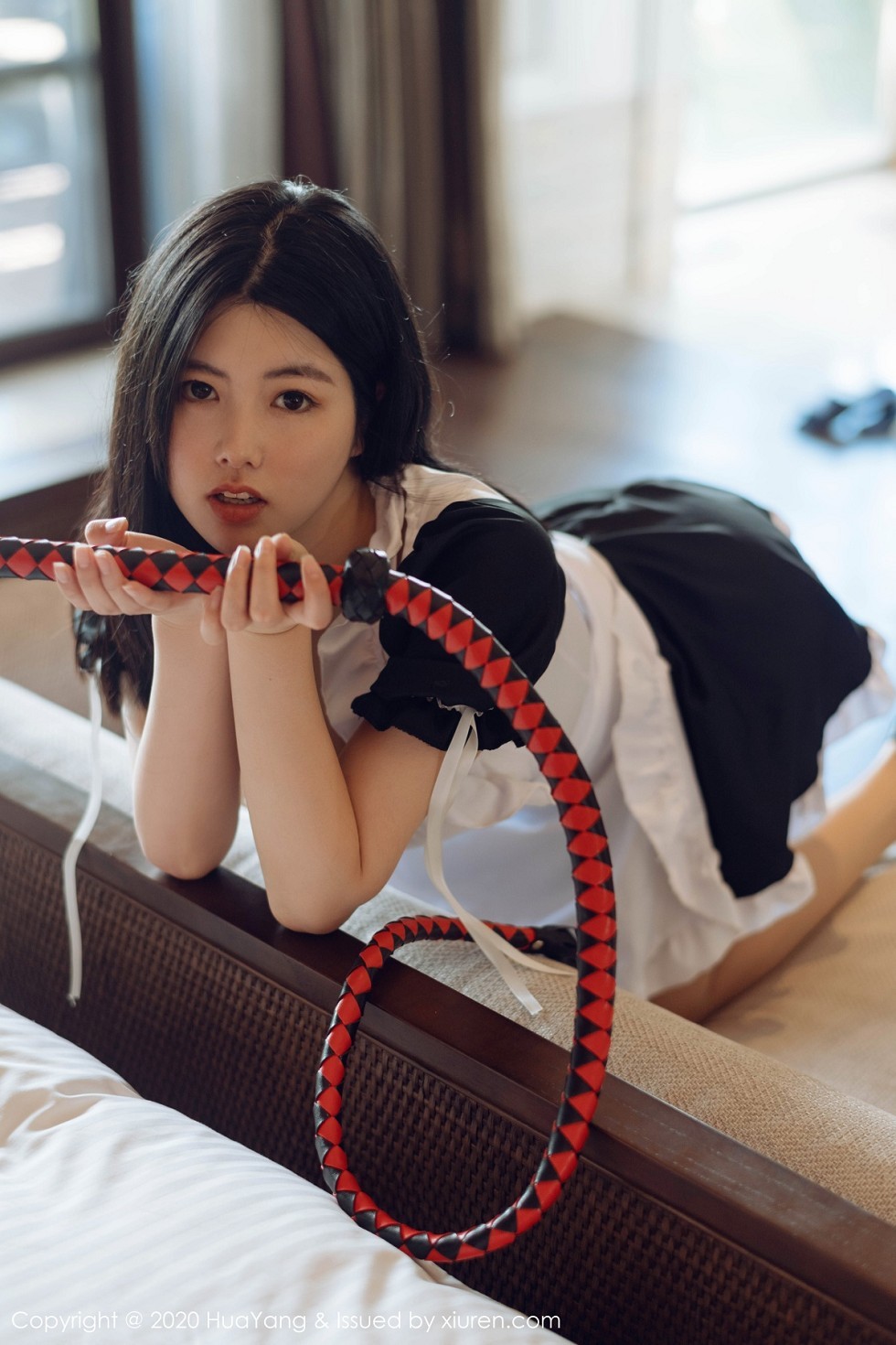 [HuaYang花漾]Vol.303_女神娜露Selena西双版纳旅拍私房女仆装配肉丝裤袜诱惑写真55P