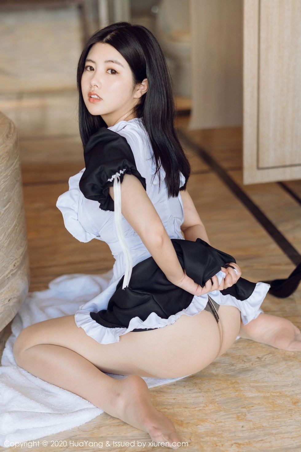 [HuaYang花漾]Vol.303_女神娜露Selena西双版纳旅拍私房女仆装配肉丝裤袜诱惑写真55P