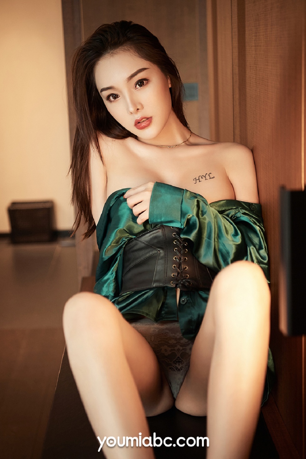 [YouMi尤蜜]Vol.370_嫩模陈圆圆私房真空连身裙半脱露傲人豪乳惹火诱惑写真38P