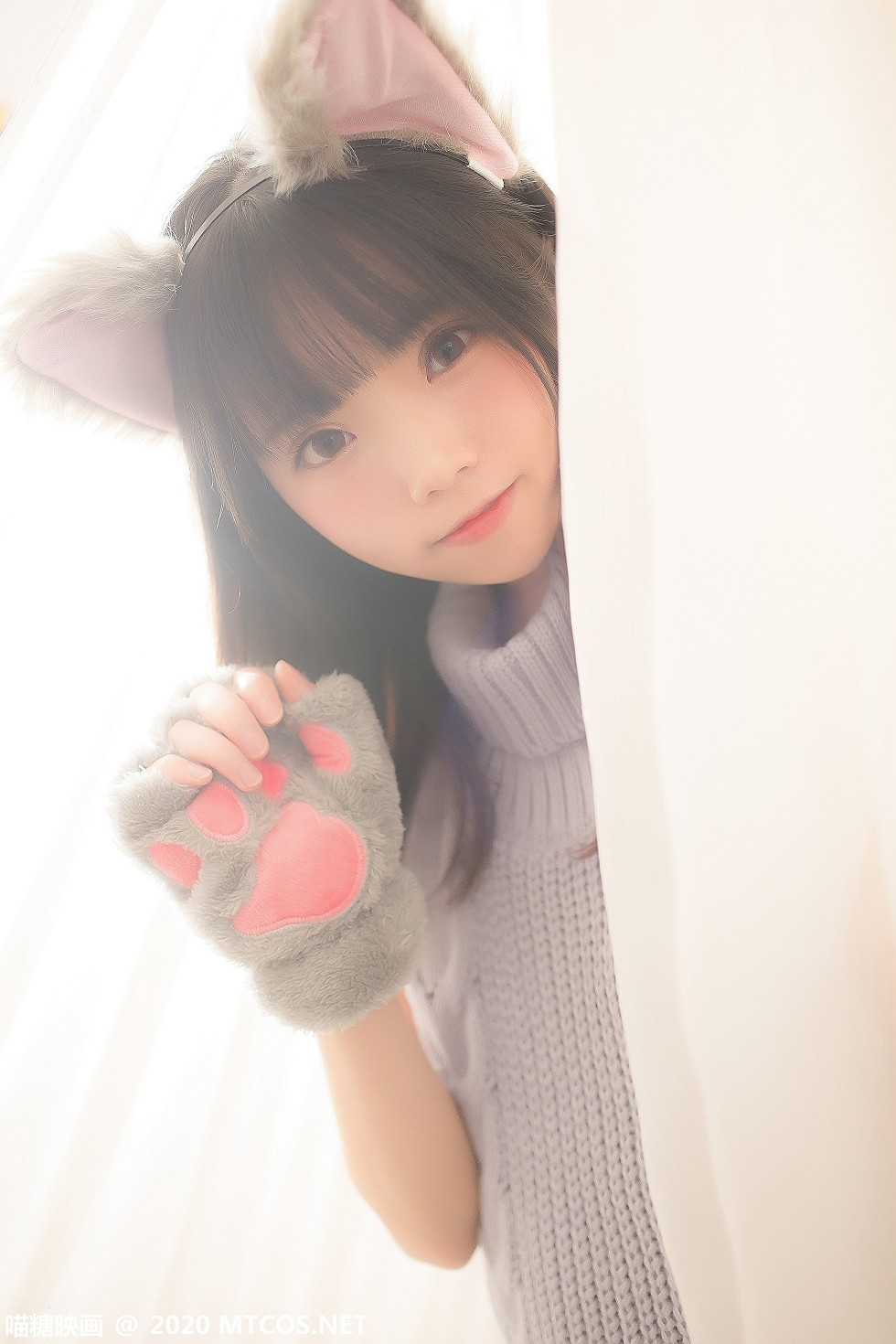 [喵糖映画]Vol.274_猫女郎美少女居家私房开背毛衣露性感美背白嫩肌肤迷人写真34P