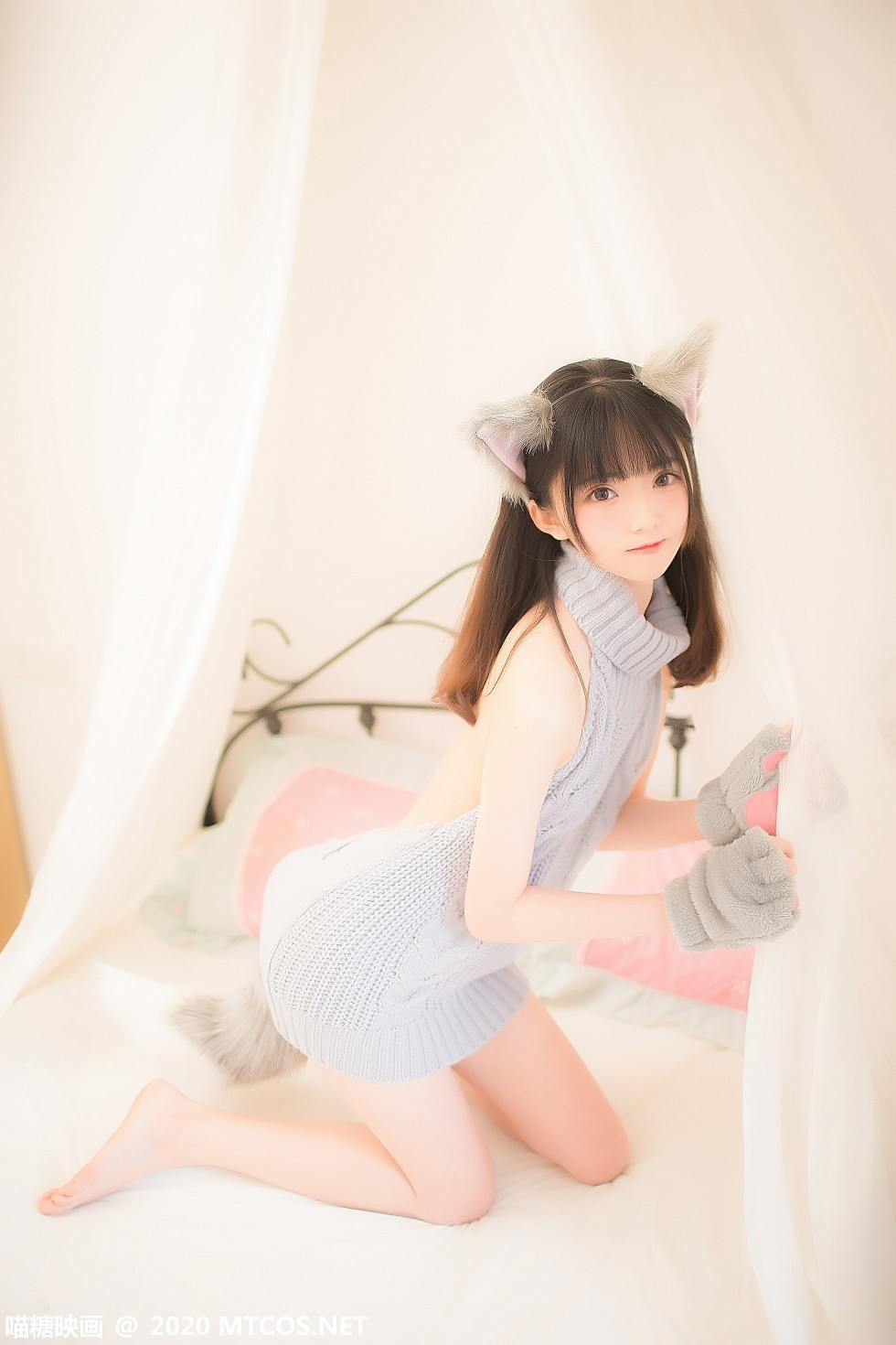 [喵糖映画]Vol.274_猫女郎美少女居家私房开背毛衣露性感美背白嫩肌肤迷人写真34P
