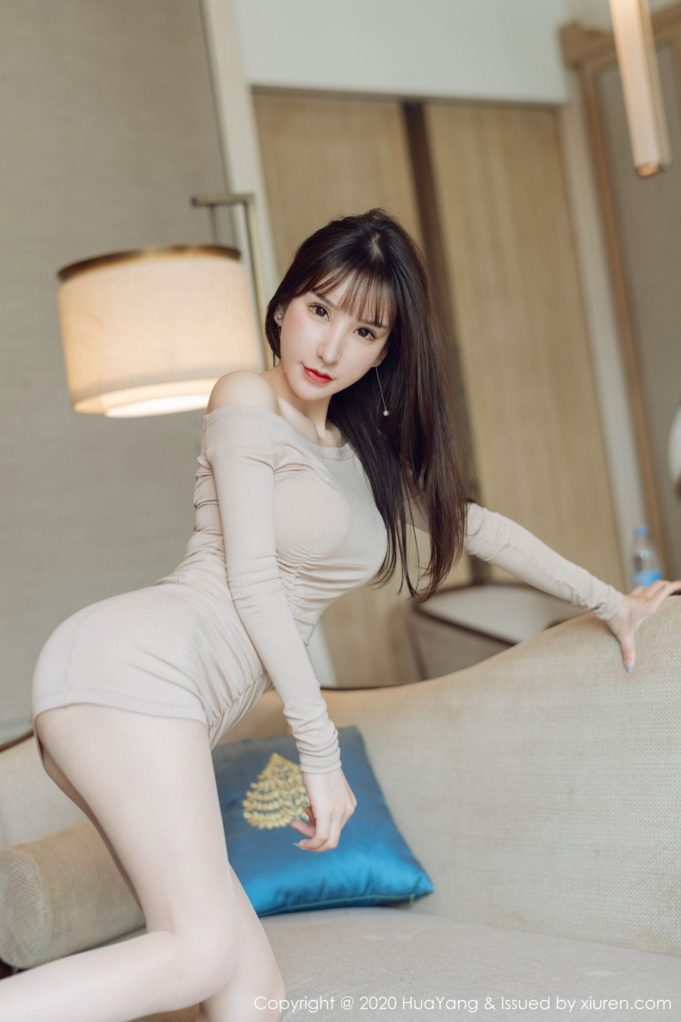 [HuaYang花漾]Vol.305_女神周于希Sandy西双版纳旅拍米色连身裙秀完美身材诱惑写真72P
