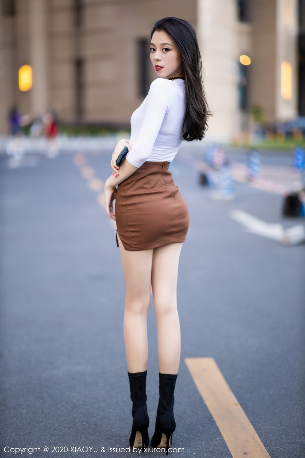 [XiaoYu画语界]Vol.387_嫩模言沫靓丽户外车拍主题性感红色内衣配肉丝袜诱惑写真105P