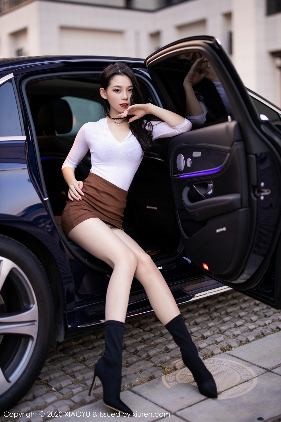 [XiaoYu画语界]Vol.387_嫩模言沫靓丽户外车拍主题性感红色内衣配肉丝袜诱惑写真105P