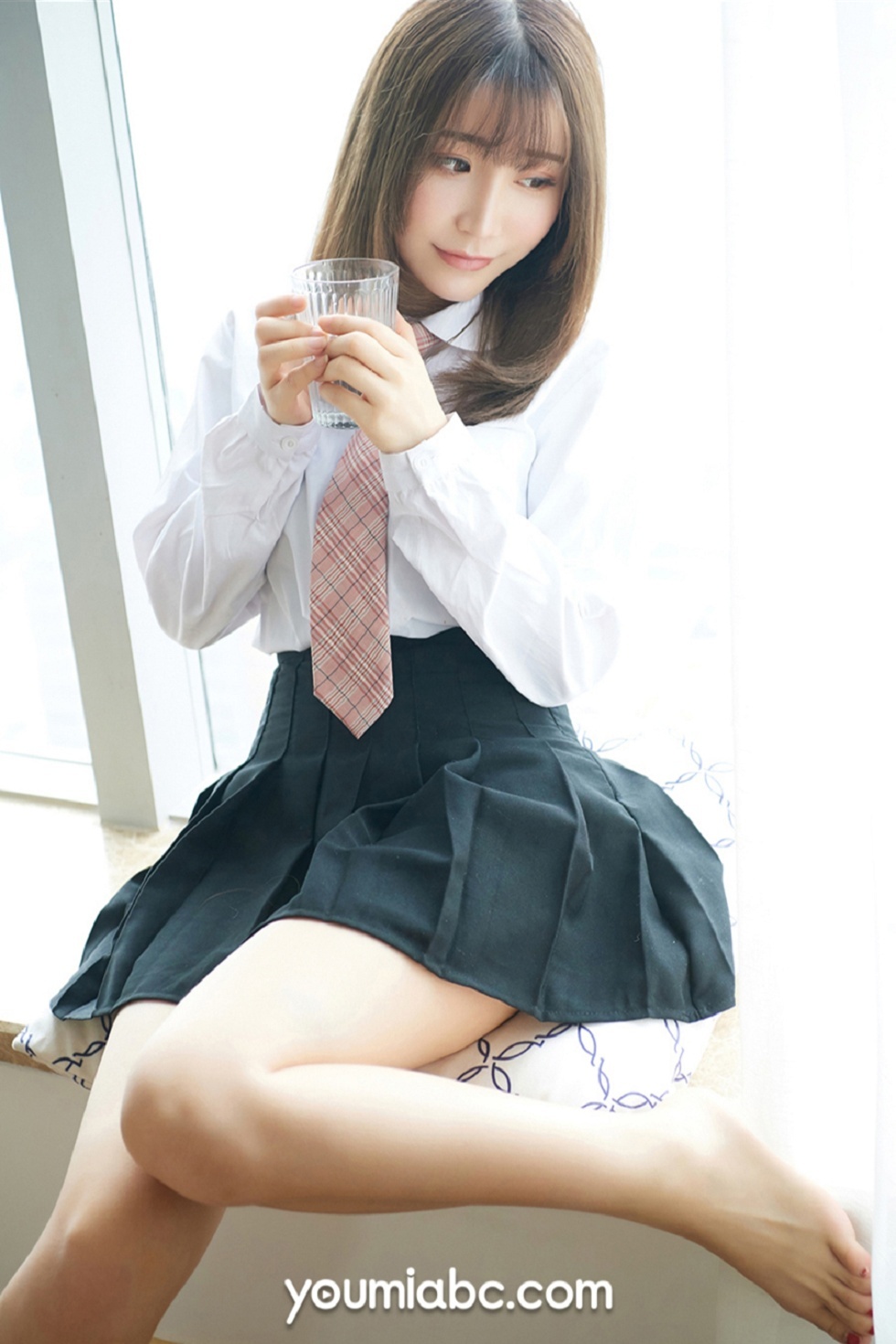[YouMi尤蜜]Vol.379_嫩模绯月樱-Cherry学生妹制服主题半脱白衬衣露豪乳诱惑写真50P