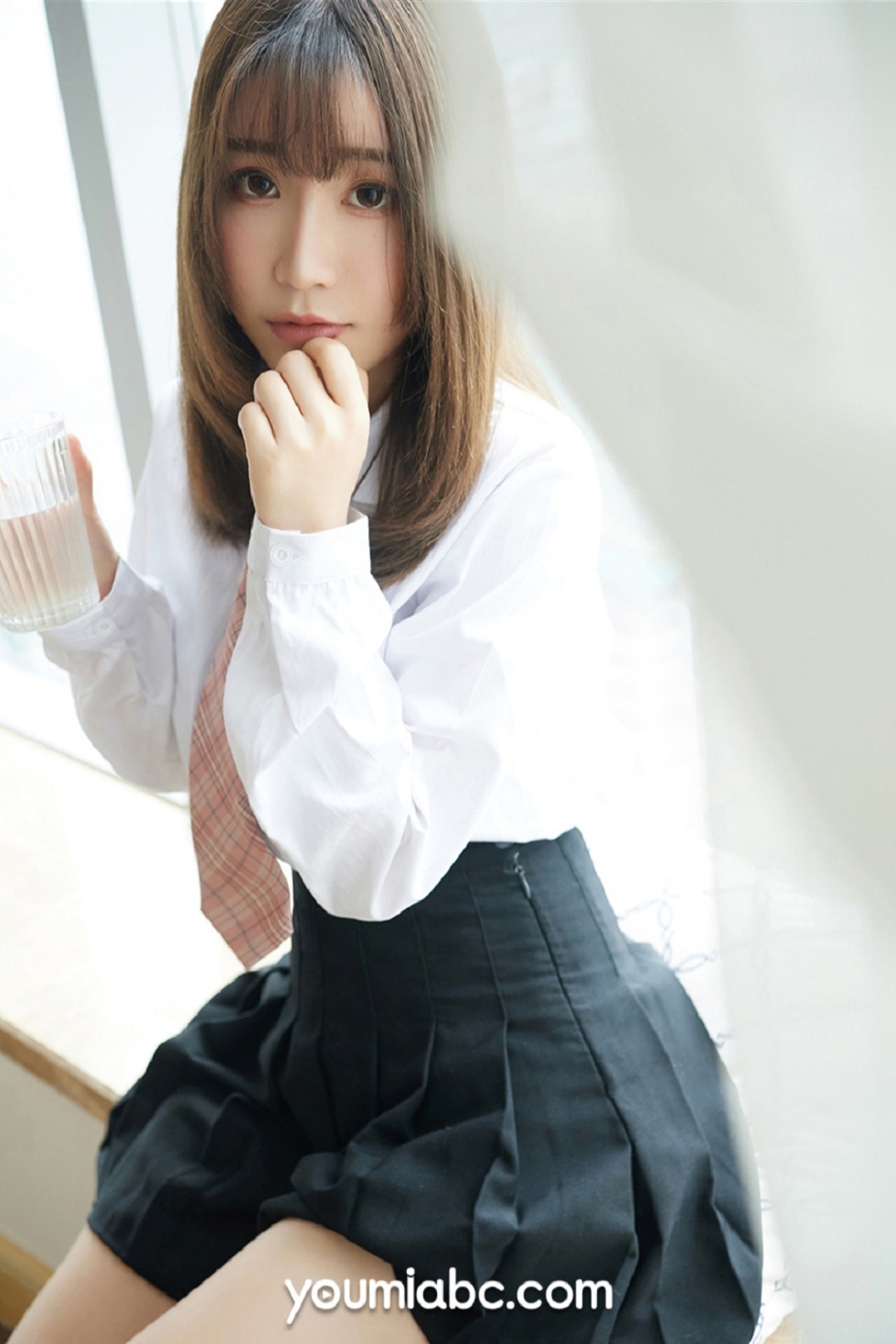 [YouMi尤蜜]Vol.379_嫩模绯月樱-Cherry学生妹制服主题半脱白衬衣露豪乳诱惑写真50P